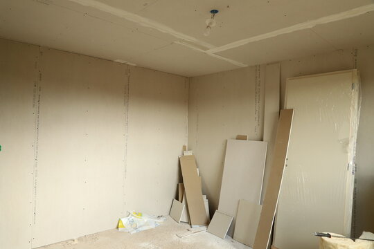 Murs de placo en travaux