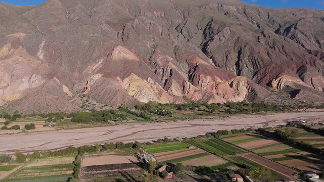 Cerro paleta del pintor Maimar&aacute; Jujuy Argentina