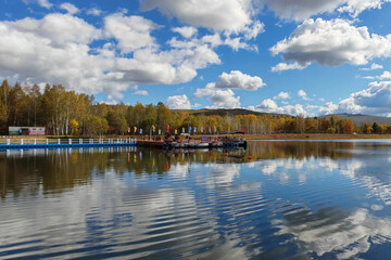 Fototapeta premium lake and clouds
