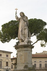 Bronze statue of Girolamo Savonarola by Enrico Pazzi in Piazza Savonarola, Florence, showing the friar in a dramatic pose.