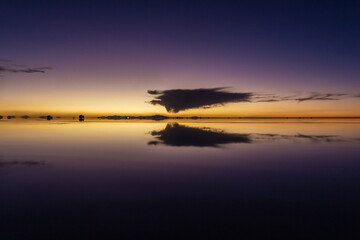 Fototapeta premium Sunset at the Salar de Uyuni - Potosi, Bolivia 
