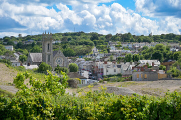 Ortsansicht mit Kirche in Howth / Irland
