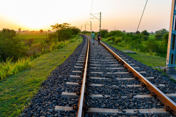Obraz premium Landscape of railroad tracks in India cutting across rural countryside