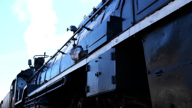 京都鉄道博物館、バーン、ターンテーブル、蒸気機関車、機関車電車、交通、日本最大の鉄道博物館