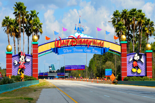 Entrance Arch to Walt Disney Magic Kingdom Theme Park Orlando Florida Central. 01.09.26