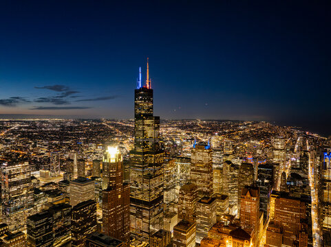  Aerial View of Chicago Skyline with Willis Tower and Lake Michigan, Illinois, USA&rdquo;
