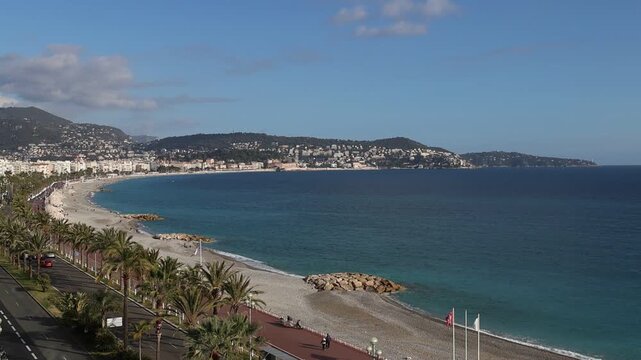 Panorama HD 25p sur la Promenade des Anglais et le port de Nice depuis un appartement, sans balcon