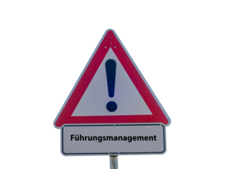 Führungsmanagement Schild freigestellt