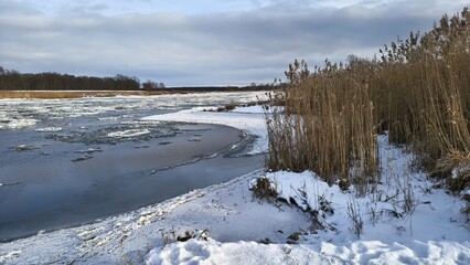  Rzeka w zimowej szacie 