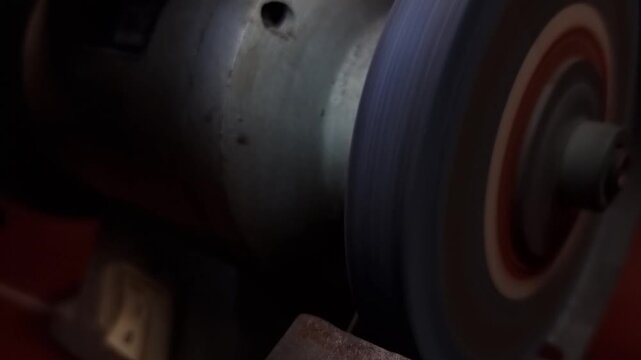 Professional sharpening stone grinding knife edge