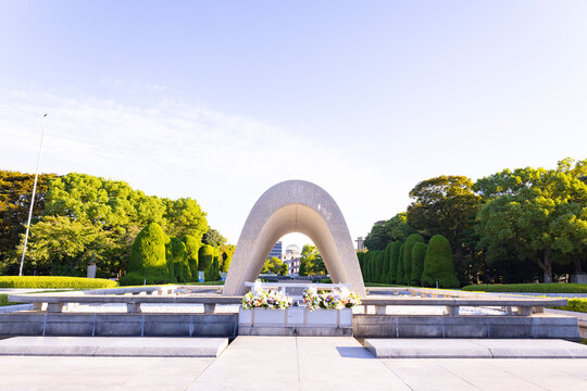 平和記念公園　原爆死没者慰霊碑