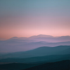 Obraz premium Soft Pastel Mountain Landscape with Gentle Atmospheric Layers