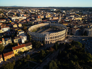 Obraz premium Aerial view of the ancient Roman Pula Arena at sunset, historic amphitheater with long shadows and golden evening light, Istria, Croatia.