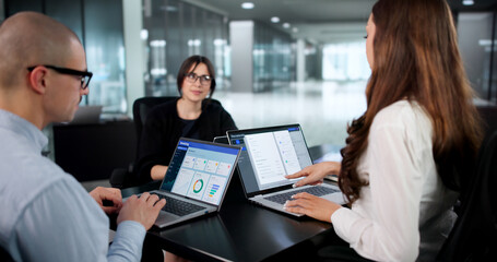 Collaborative Financial Analyst Enhances Productivity