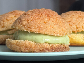 choux craquelin &agrave; la cr&egrave;me de pistache