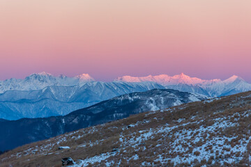 霧ケ峰高原から北アルプスビーナスベルトとモルゲンロート © Umibozze