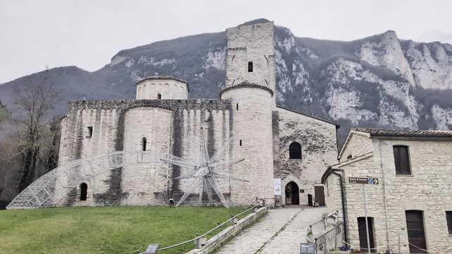 Antica chiesa medievale del XI secolo a Genga