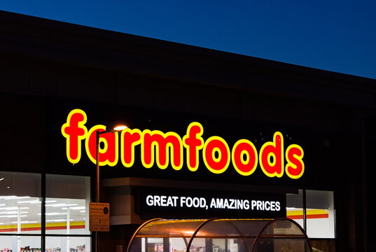 Farmfoods supermarket lit up at night at the Queen Street Retail Park, Boston UK. Jan 03, 2026