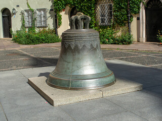 Obraz premium Wishing bell in old town of Warsaw Poland