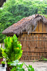 A t&eacute;cnica conhecida no Sul como taipa dispensa argamassa e exige encaixes precisos para ganhar estabilidade e durabilidade