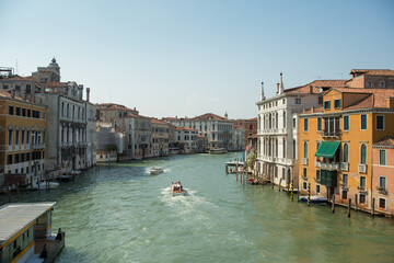 Obraz premium Venice, Italy, view of the city canal. Beautiful view of the old bridge in the evening.beautiful view of the Old Town