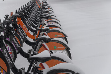 Obraz premium rental bikes in a storm storm, Toronto