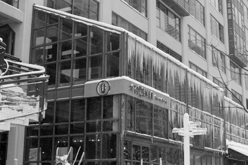 Naklejka premium black and white view of The Goodman Pub and Kitchen located inside Queen's Quay Terminal at 207 Queens Quay W, during winter, Toronto