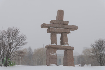 Obraz premium large wayfinding marker at The Toronto Inukshuk Park, 789 Lake Shore Blvd W during a winter storm on 2026-01-15 (south side)