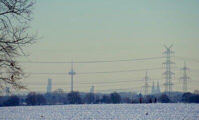 K&ouml;ln Silhouette mit Strommasten