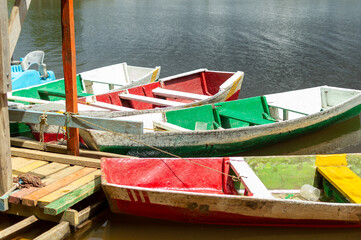 Obraz premium Traditional wooden canoes on a lake in Colombia