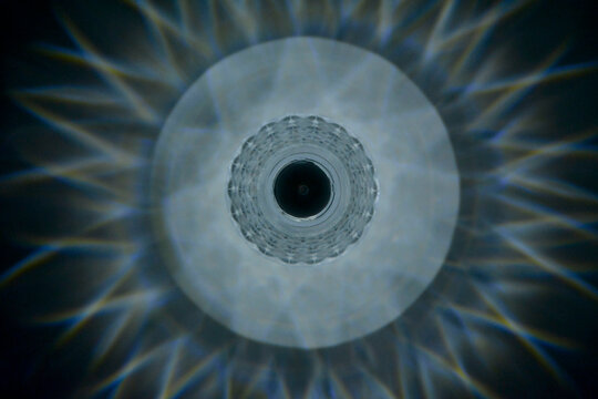 graficzny wz&oacute;r ze światła lampy, jak źrenica oka, graphic pattern made of lamp light, like the pupil of an eye, Round lamp light reflections, A bright circular light shining in the dark