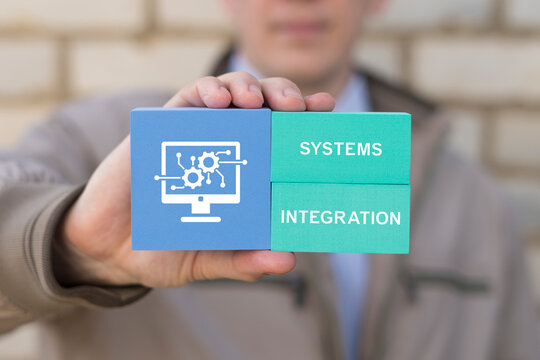 Business person holding blocks with icon of computer with gears mechanism and circuit sees text SYSTEMS INTEGRATION. Systems Integration technology concept. Integration data system.