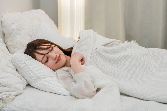Young Asian woman sleeping in bed (sleep, sound sleep, sleep time, good sleep)