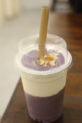 Fresh milk and taro were placed on the wooden table.