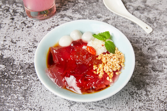 Pink Sichuan Ice Jelly Refreshing Sweet Dessert