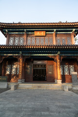 Obraz premium Traditional Chinese Temple Entrance, West Lake in Huizhou, Guangdong Province, Asia China, is a tourist attraction featuring ancient architecture