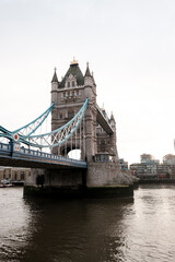 Obraz premium Tower bridge spanning river thames in london