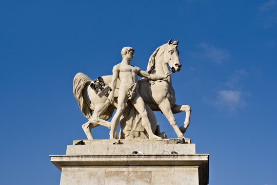 Roman warrior, on the Seine bridge in Paris.
