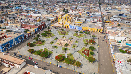 Fototapeta premium PANORAMIC AERIAL DRONE VIEW OF TRUJILLO PLAZA DE ARMAS, HISTORIC CITY CENTER OF NORTHERN PERU