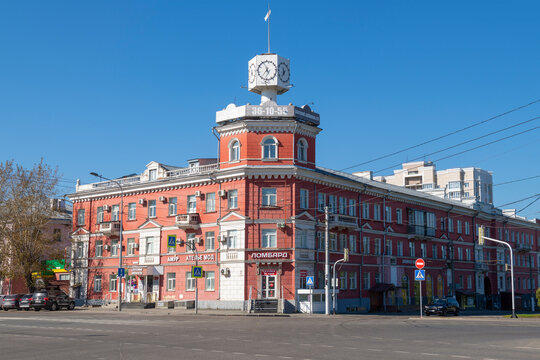BARNAUL, RUSSIA - SEPTEMBER 16, 2025: House under the clock on a sunny September day