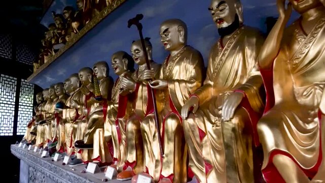 The Five Hundred Arhats Hall of Daxiangguo Temple in Kaifeng City, Henan Province, was built during the Northern Qi Dynasty (555 AD). It is a renowned Buddhist temple in China. 