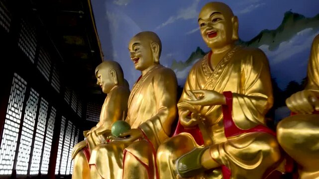 The Five Hundred Arhats Hall of Daxiangguo Temple in Kaifeng City, Henan Province, was built during the Northern Qi Dynasty (555 AD). It is a renowned Buddhist temple in China. 