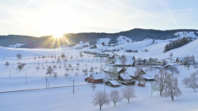 Verschneites Dorf in winterlicher Landschaft bei Sonnenaufgang, umgeben von sanften H&uuml;geln, Menzingen, Zug, Kanton Zug, Schweiz, Europa