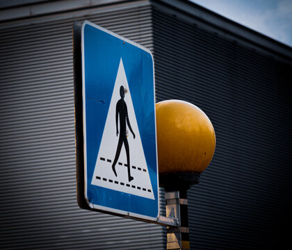 Pedestrian Crosswalk Signal in Singapore