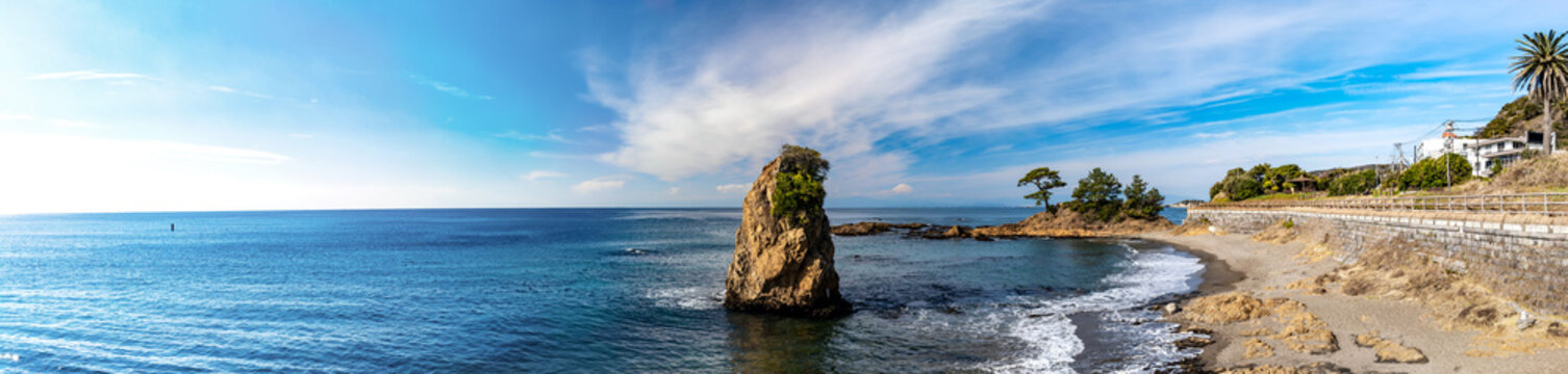 パノラマ,神奈川県横須賀市にある秋谷海岸は海と待つと富士山が見える日本らしい風景を見ることできる有名スポット