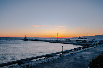 Obraz premium ミコノスの美しい海と夕焼け