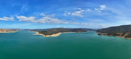 Obraz premium Aerial footage of Lake Eildon Bonnie Doon Victoria Australia