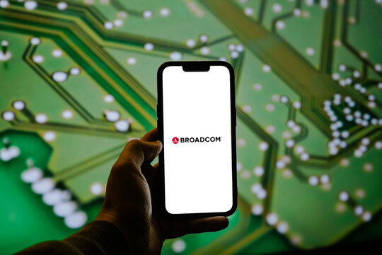 Broadcom Inc: Global Semiconductor Leader, Chip Innovation, Networking Solutions, Wireless Technology, Enterprise Storage & High-Performance Computing Hardware