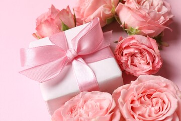 Beautiful composition with pink roses and gift box on color background. Ideal for Valentine's Day, 8 March, Birthday or other holidays