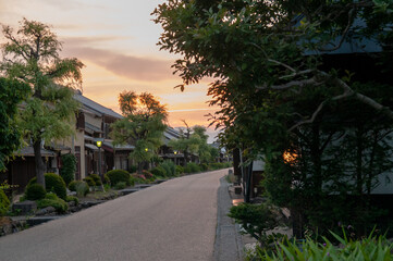 Obraz premium Traditional Japanese Street at Dusk